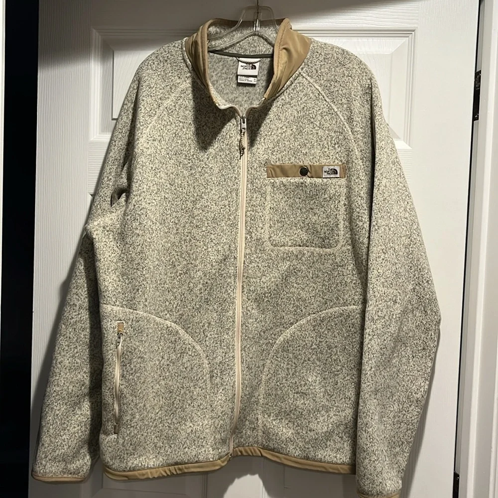 The North Face Men’s Gordon Lions Full Zipped Sweater Size XL.